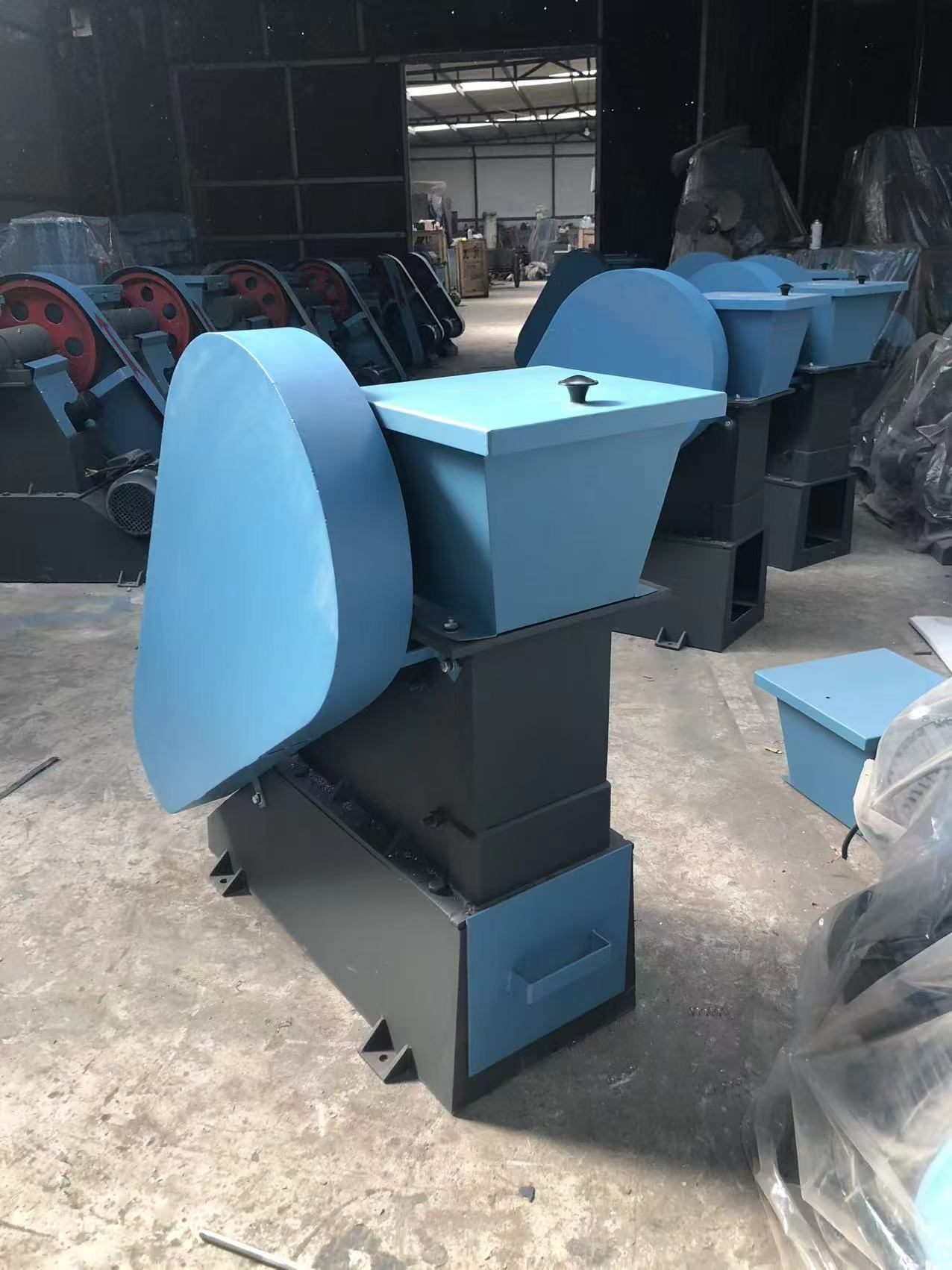 顎式破碎機的高錳鋼顎板與錳鋼的區別